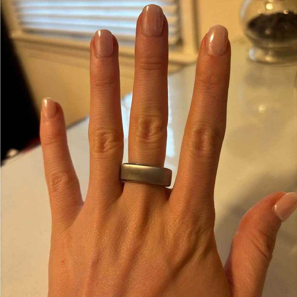 Oura Gen3 Horizon Ring- Brushed Titanium